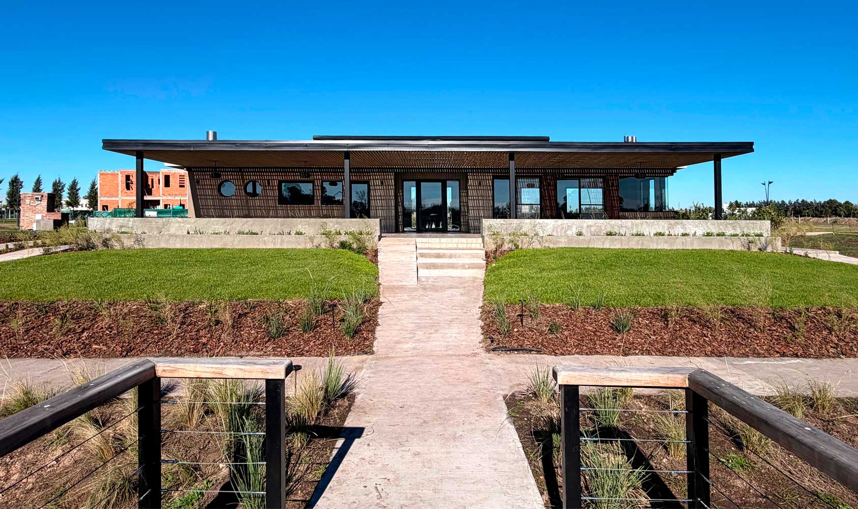 Muelle y club house
